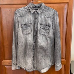 Slightly used men’s Lucky shirt